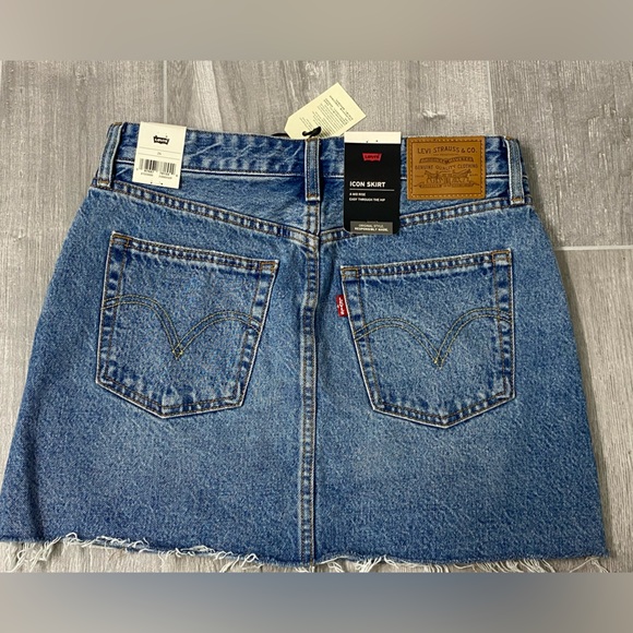 NWT Levi’s Recrafted premium denim icon skirt mid rise button fly womens size 26 - Picture 7 of 15